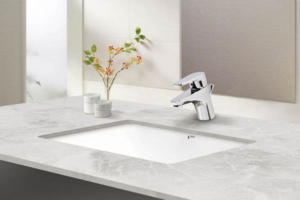 thiet bi ve sinh cao cap tai quan le chan